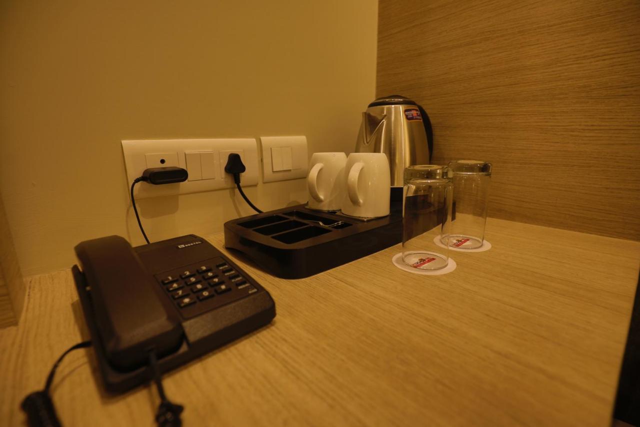 Goa Country Club Hotel Гургаон Екстериор снимка