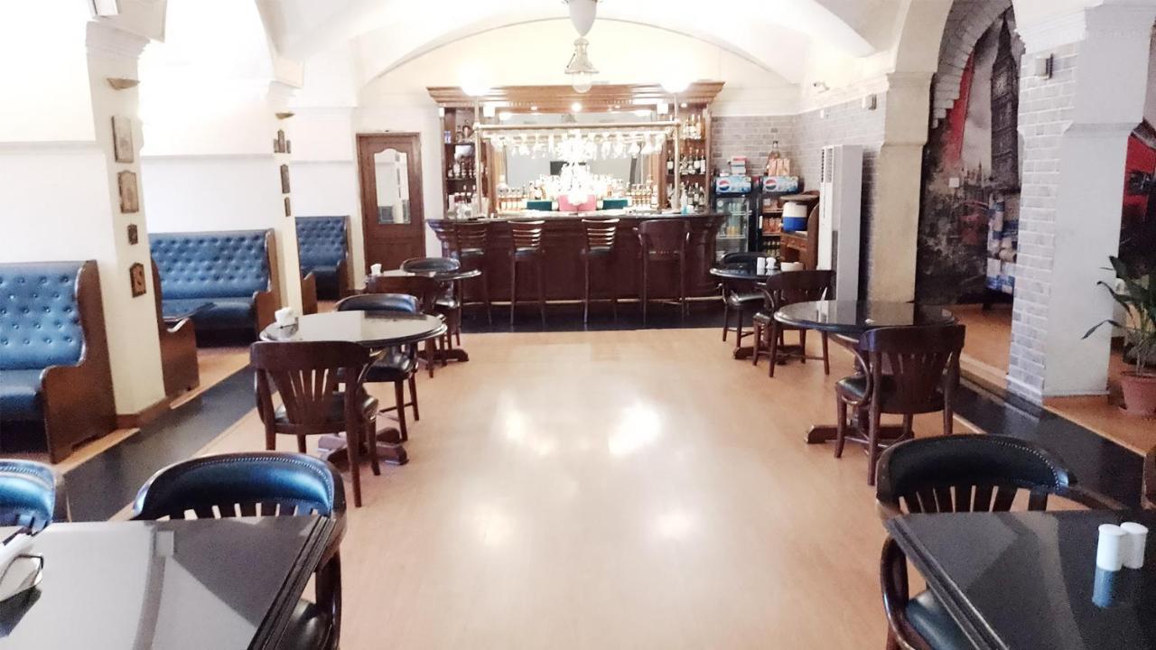 Goa Country Club Hotel Гургаон Екстериор снимка