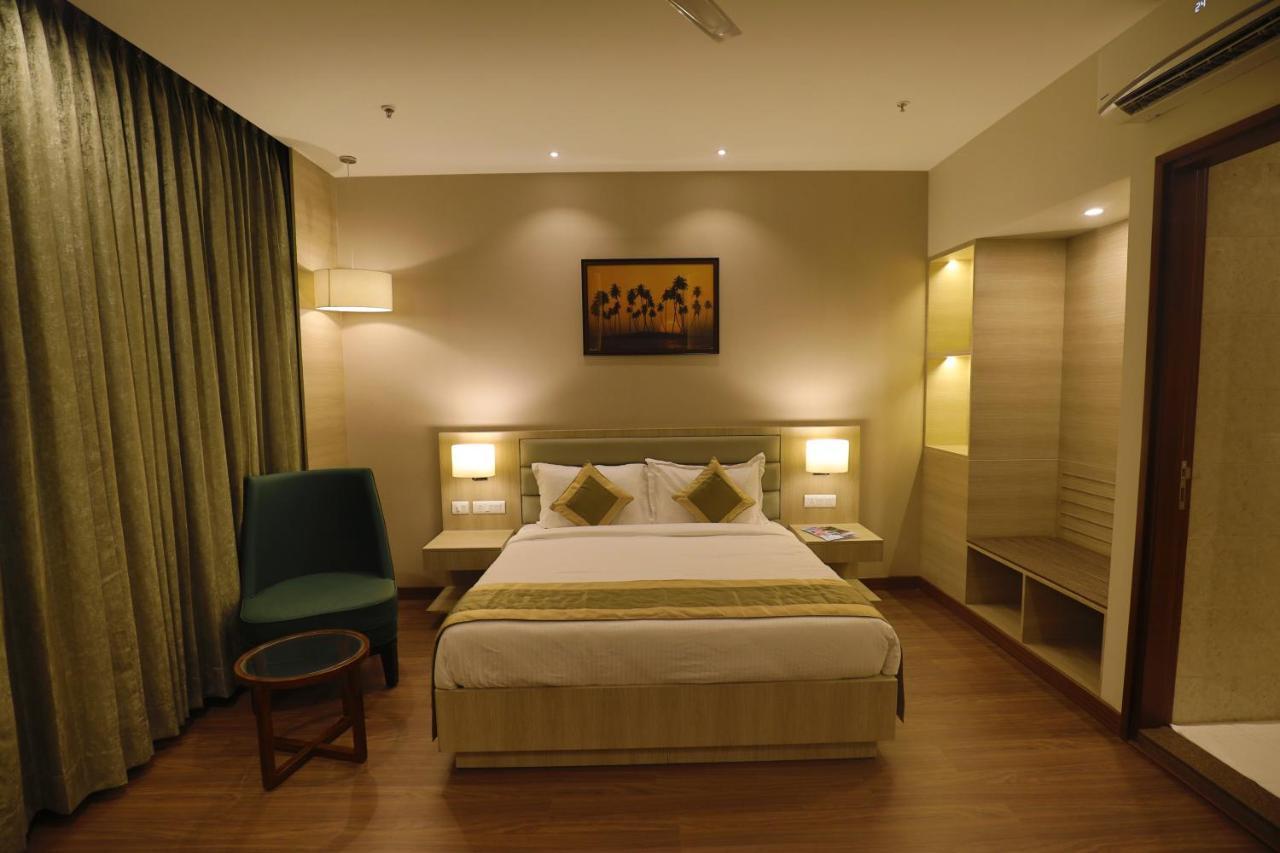 Goa Country Club Hotel Гургаон Екстериор снимка