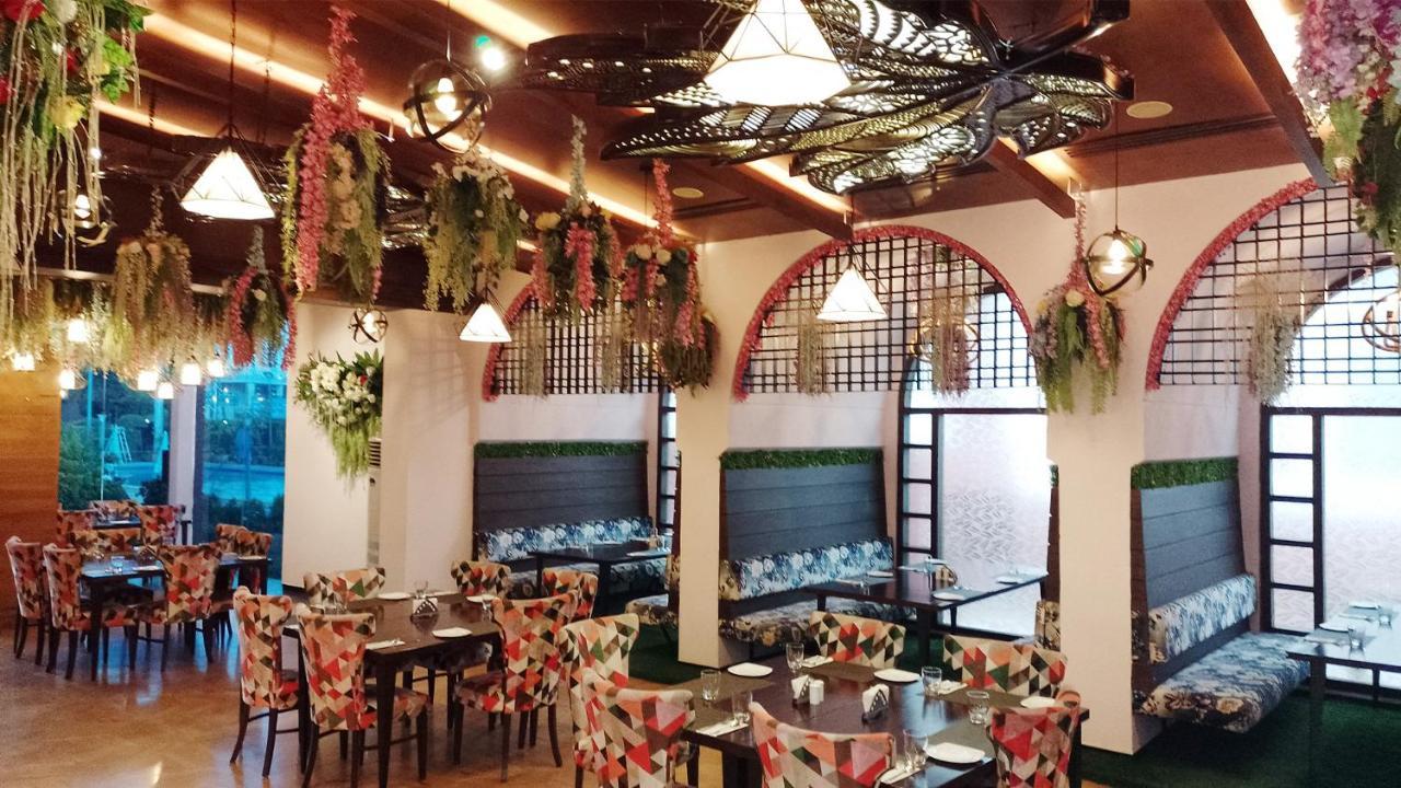 Goa Country Club Hotel Гургаон Екстериор снимка