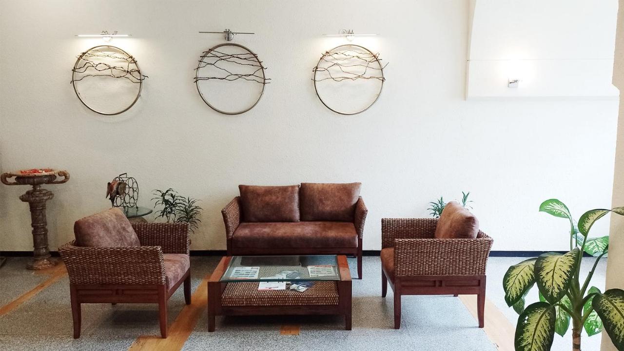 Goa Country Club Hotel Гургаон Екстериор снимка