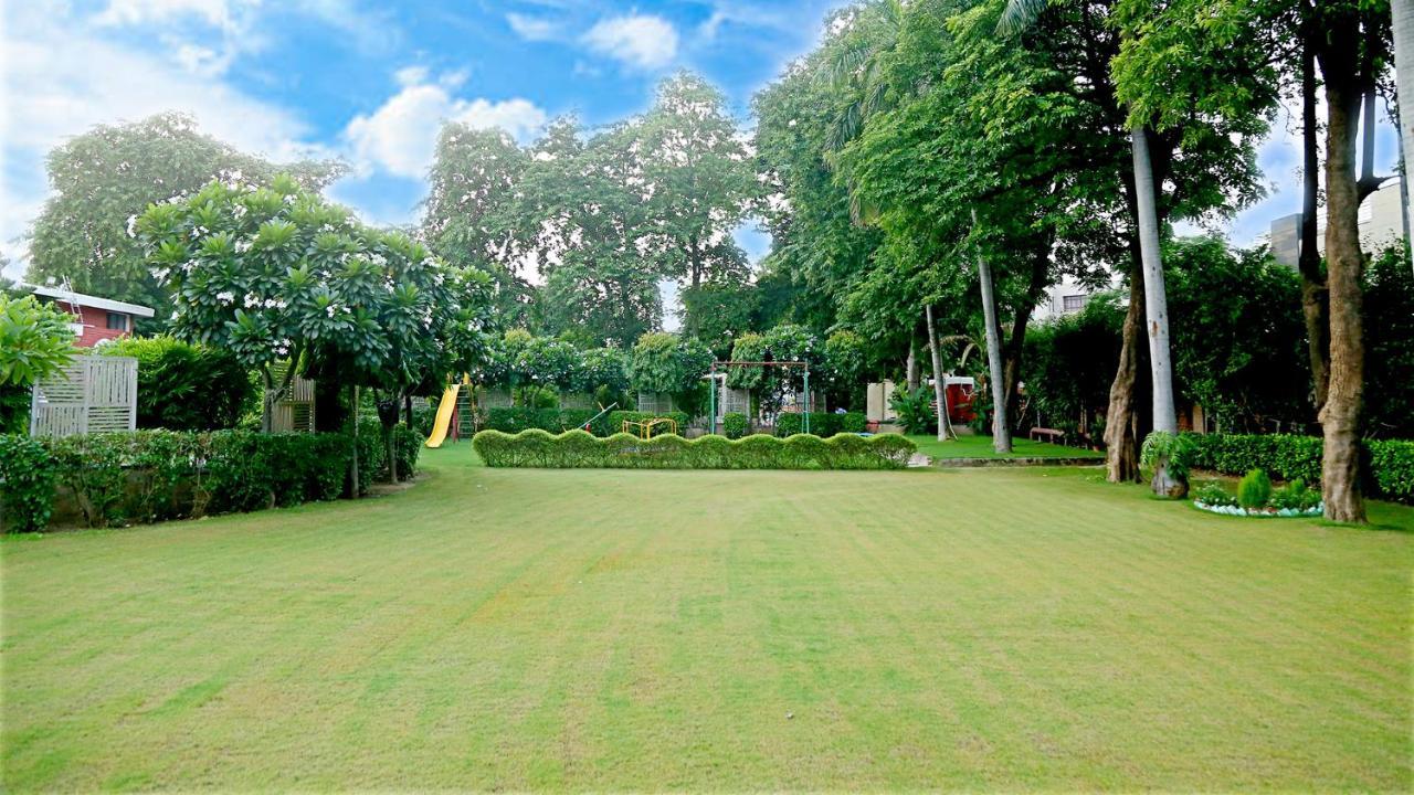 Goa Country Club Hotel Гургаон Екстериор снимка