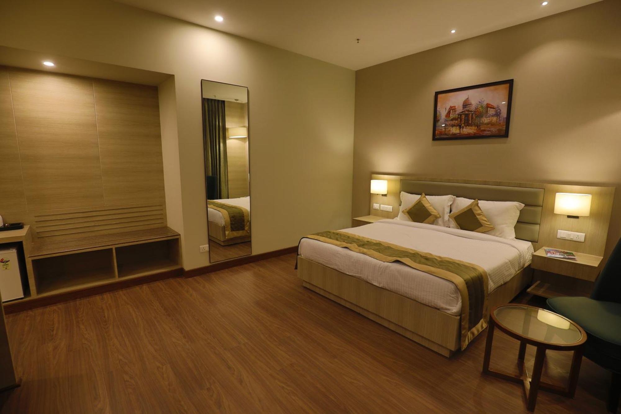 Goa Country Club Hotel Гургаон Екстериор снимка
