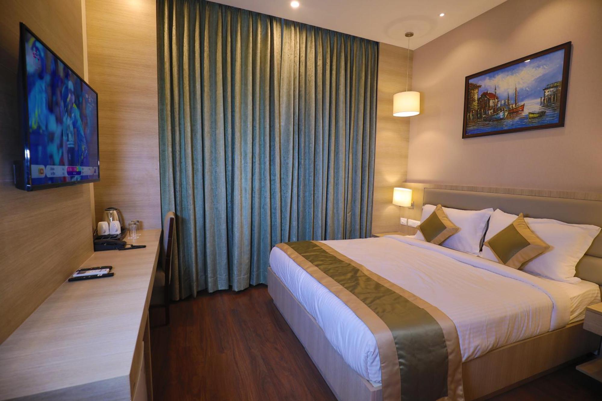 Goa Country Club Hotel Гургаон Екстериор снимка
