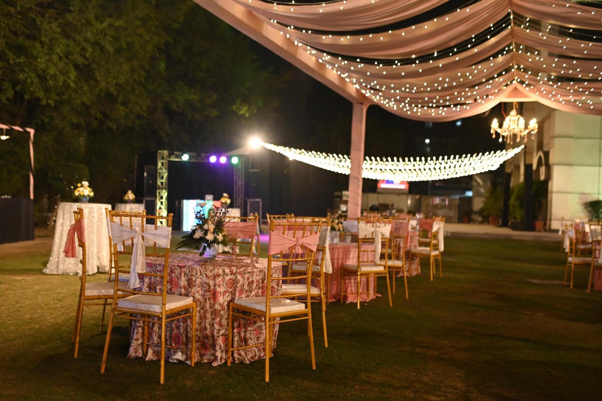 Goa Country Club Hotel Гургаон Екстериор снимка