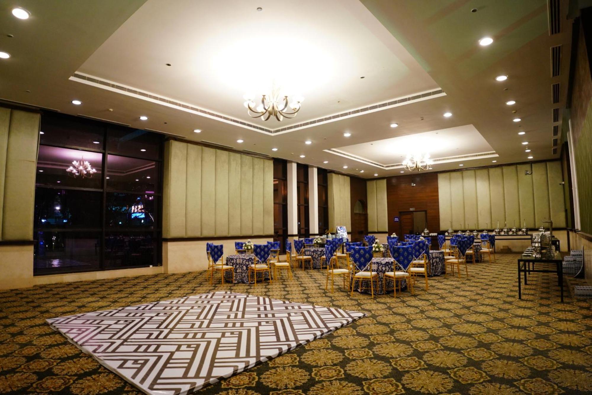 Goa Country Club Hotel Гургаон Екстериор снимка