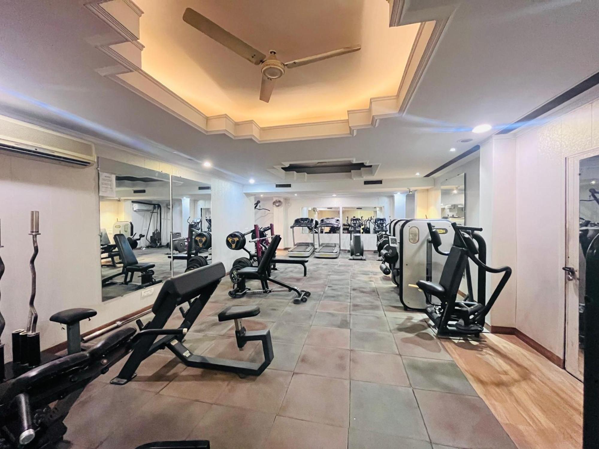 Goa Country Club Hotel Гургаон Екстериор снимка