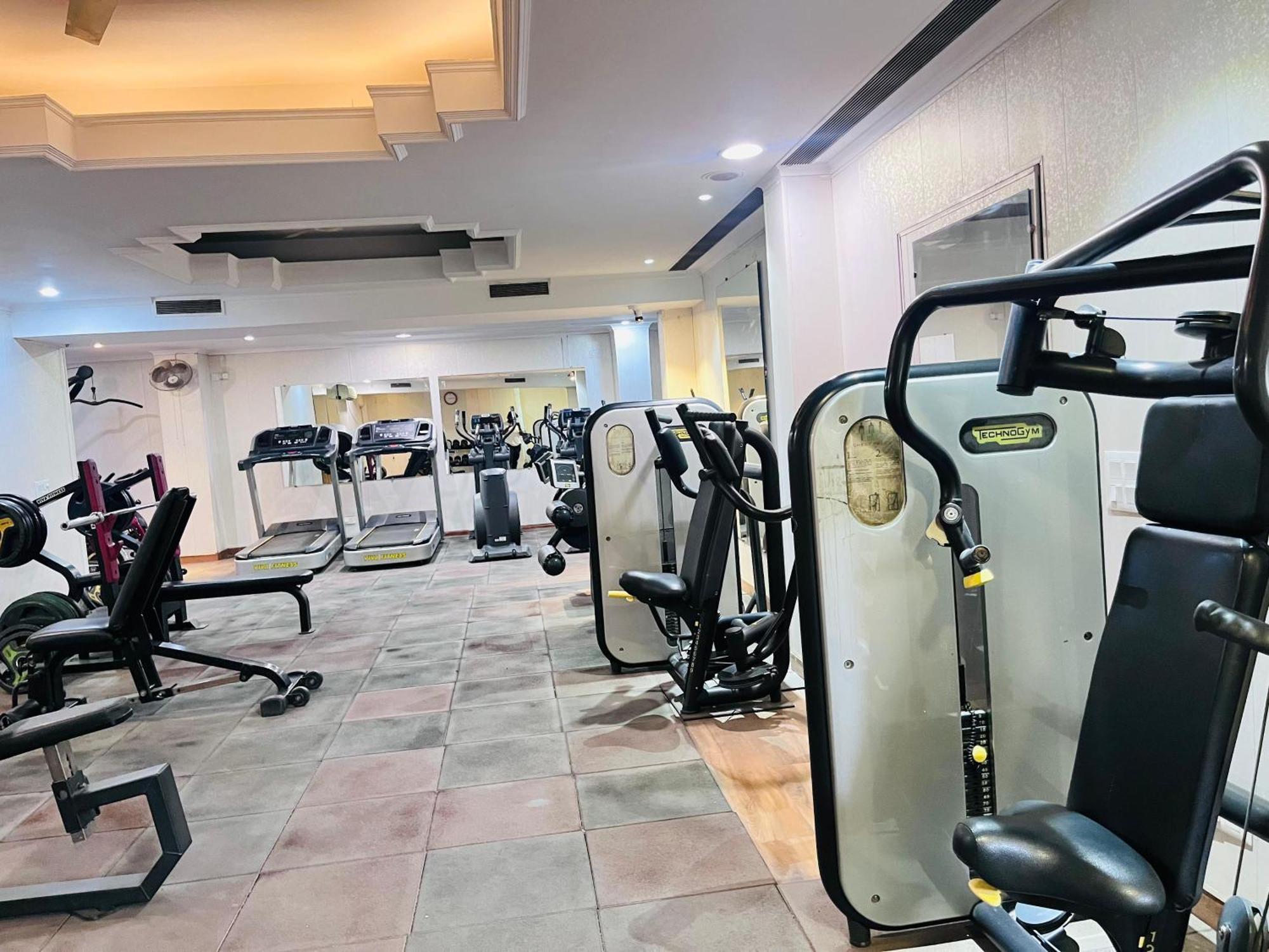 Goa Country Club Hotel Гургаон Екстериор снимка